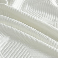 Waterproof Bamboo Mattress Protector – 3D Quilted, Cooling & Noiseless Comfort